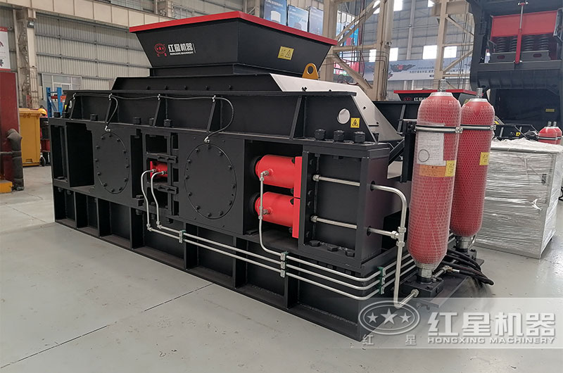 對輥制砂機(jī)實拍 對輥制砂機(jī)實拍