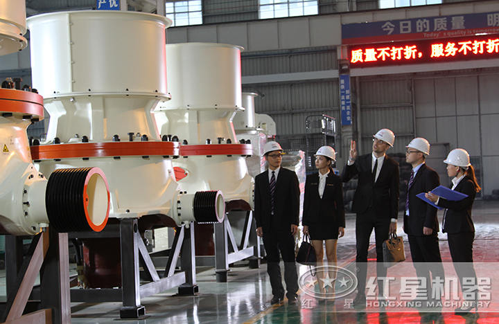 現(xiàn)代化設備生產(chǎn)車間 現(xiàn)代化設備生產(chǎn)車間