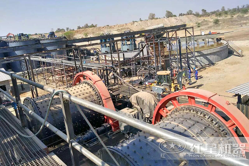 球磨機選礦作業現場 球磨機選礦作業現場